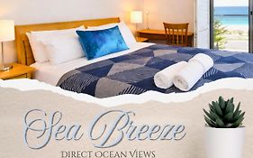 Sea Breeze Apartment - Direct Ocean Views - Top Floor